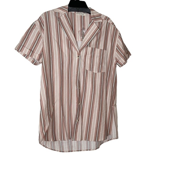 Free People oversized buttoned down shirt. Collared with breast pocket.Size XS-L - Picture 1 of 6